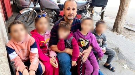 Médico palestino-boliviano en Gaza busca salvar a su familia