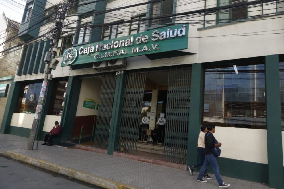 Paro de trabajadores en salud por controversia en ley de pensiones