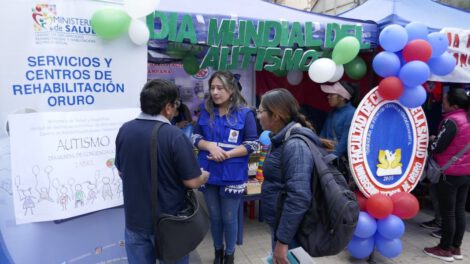 Feria Azul sobre el autismo en Oruro