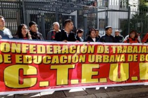 Movilización nacional de maestros en rechazo al reordenamiento de ítems y jubilación obligatoria