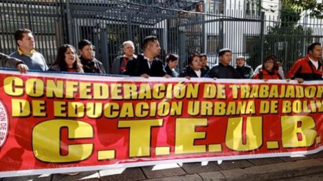 Movilización nacional de maestros en rechazo al reordenamiento de ítems y jubilación obligatoria