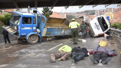 Accidente en Autopista La Paz-El Alto dejó 4 muertos y 16 heridos