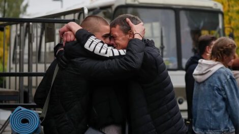 Alistamiento de rusos para Ucrania tras atentado en Moscú