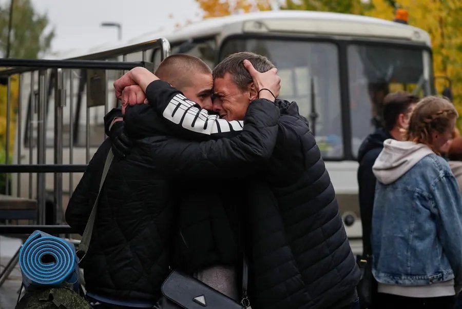 Alistamiento de rusos para Ucrania tras atentado en Moscú