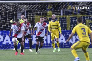Copa Sudamericana: Darío Benedetto desperdició un penal para Boca Juniors