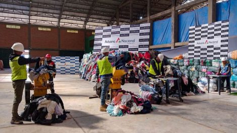 Subasta de ropa usada en Oruro