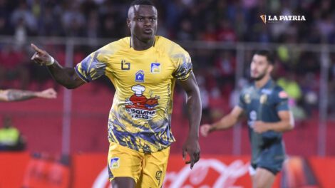 Copa Sudamericana: José Angulo abrió la ruta del triunfo para Delfín en su visita a Tarija