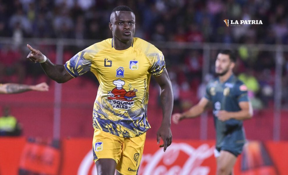 Copa Sudamericana: José Angulo abrió la ruta del triunfo para Delfín en su visita a Tarija