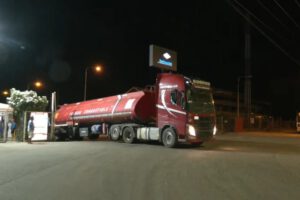 Acuerdo entre YPFB y choferes de cisternas para garantizar abastecimiento