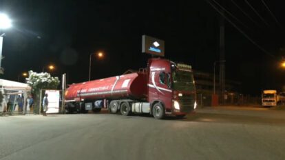 Acuerdo entre YPFB y choferes de cisternas para garantizar abastecimiento