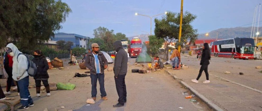 Unaaz levanta bloqueo en Quillacollo