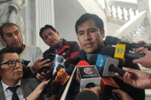 Leyes antiprorroga en discusión por el presidente de la Cámara de Diputados, Israel Huaytari