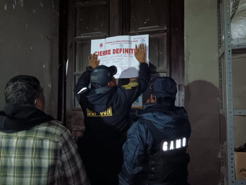 Clausura de locales en Oruro