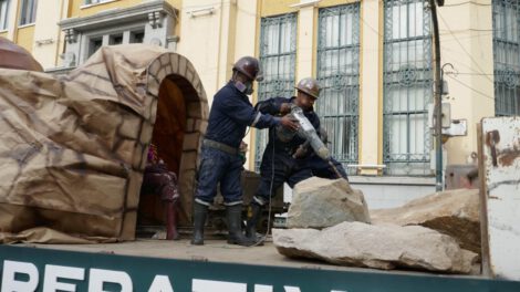 Fedecomin 64 años con desfile en Oruro