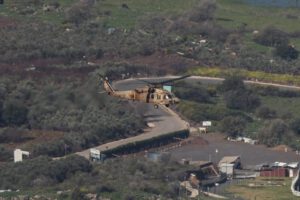 Hizbulá lanza cohetes contra bases militares israelíes