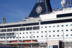 Bolivianos varados en Barcelona esperando resolver su situación migratoria