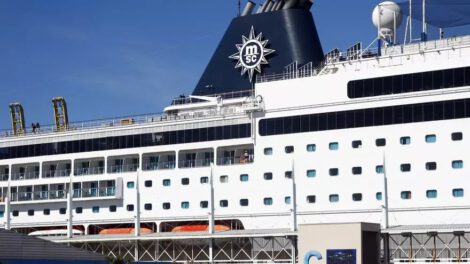 Bolivianos varados en Barcelona esperando resolver su situación migratoria