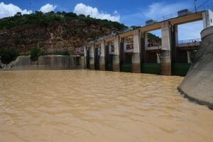 Suspensión de actividades turísticas en represa La Angostura por contaminación