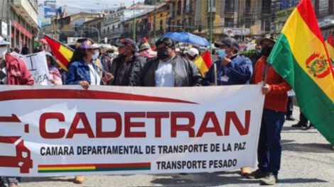 Transporte pesado en emergencia por muerte de transportistas en Paraguay