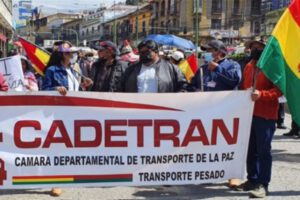 Transporte pesado en emergencia por muerte de transportistas en Paraguay