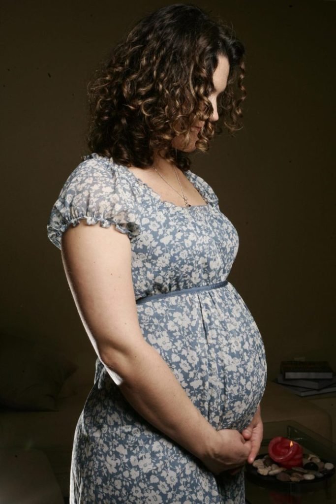 Embarazos tempranos y su impacto en la salud de mujeres