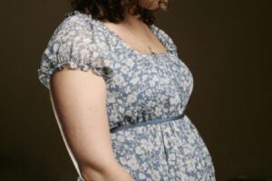 Embarazos tempranos y su impacto en la salud de mujeres