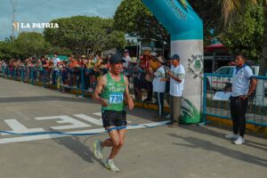 Héctor Garibay gana en la prueba 10K de Puerto Villarroel