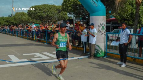 Héctor Garibay gana en la prueba 10K de Puerto Villarroel