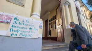paro de médicos en Bolivia por ley de jubilación
