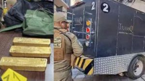 Tres aprehendidos con cinco lingotes de oro en el aeropuerto de El Alto