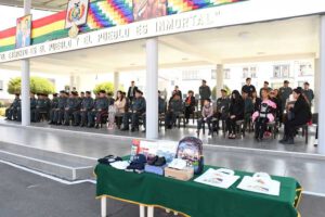 Ejército de Bolivia entrega ítems de trabajo a esposas de militares fallecidos