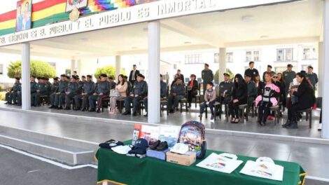 Ejército de Bolivia entrega ítems de trabajo a esposas de militares fallecidos