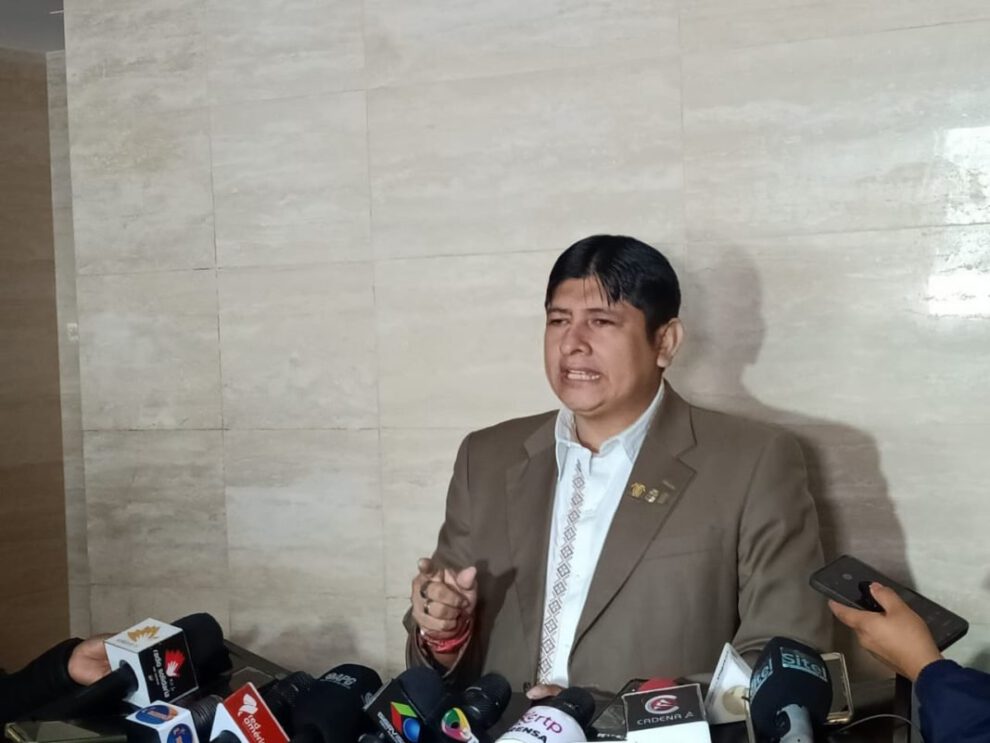 El diputado Rolando Cuéllar anuncia acciones legales contra líderes del paro médico en Bolivia