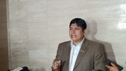 El diputado Rolando Cuéllar anuncia acciones legales contra líderes del paro médico en Bolivia