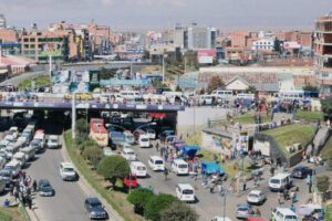 Congestionamiento vehicular en la Ceja de El Alto