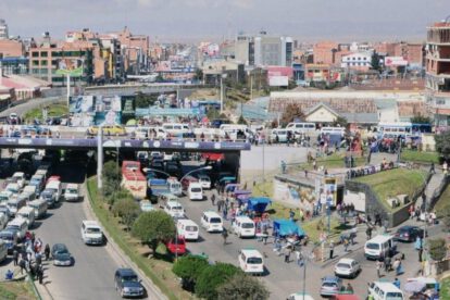 Congestionamiento vehicular en la Ceja de El Alto