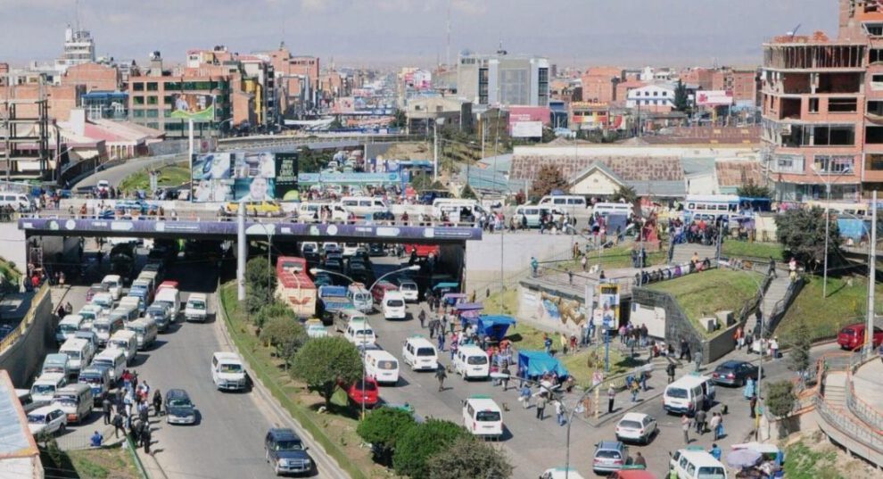 Congestionamiento vehicular en la Ceja de El Alto