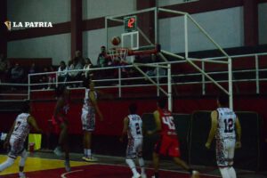 Universitario vence a Saracho en emocionante duelo