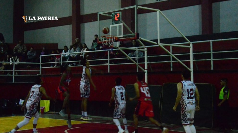 Universitario vence a Saracho en emocionante duelo