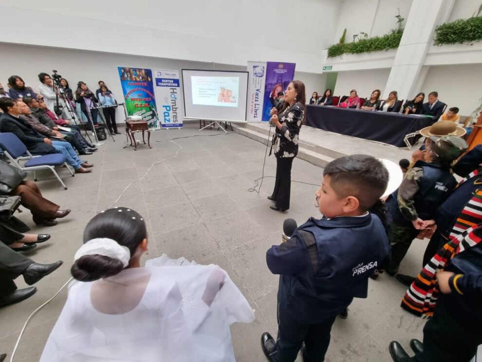 Bono mensual para huérfanos por feminicidio