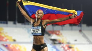 Yulimar Rojas, récord mundial del salto triple, se perderá la olimpiada de París por lesión