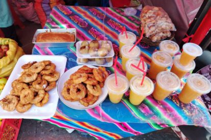 Feria Ecológica de Huari con manzanas y productos derivados