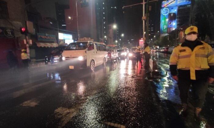 Operativo policial en La Paz resulta en el arresto de más de 40 personas por hechos delictivos