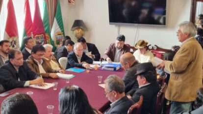 Reunión sobre el Proyecto de Ley Nº 035 entre médicos y diputados