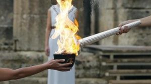 Fuego olímpico inicia travesía por Grecia rumbo a París 2024