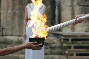 Fuego olímpico inicia travesía por Grecia rumbo a París 2024