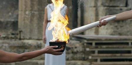 Fuego olímpico inicia travesía por Grecia rumbo a París 2024