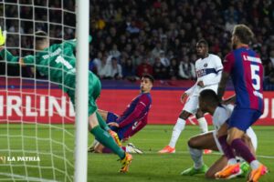 PSG remonta al Barcelona en la Champions League