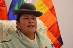 La senadora boliviana Virginia Velasco discute la legalización del aborto en Bolivia