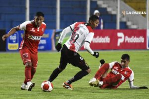 FC Universitario enfrenta a Nacional Potosí en el torneo Apertura